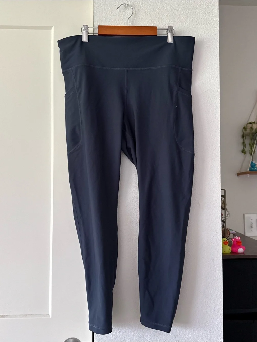 Old Navy Navy Sports Bra and Leggings Set